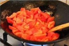 西红柿炒土豆片的做法 步骤5
