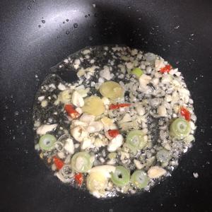 家庭小炒～茄子🍆炒青椒的做法 步骤2