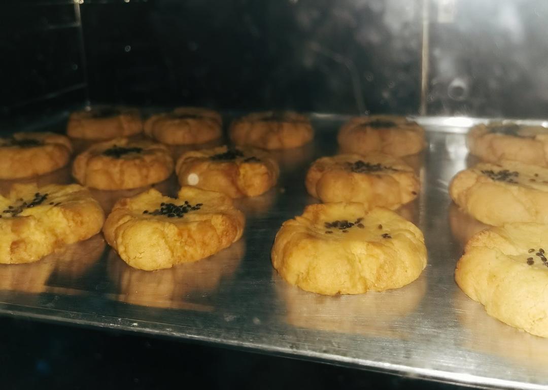 轻轻一按就碎掉的原味桃酥（不输猪油版）