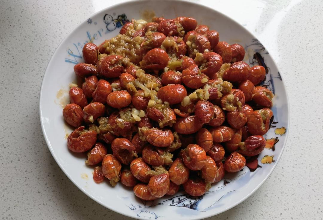 厨师长教你："蒜蓉小龙虾"的家常做法，蒜香浓郁，唇齿留香
