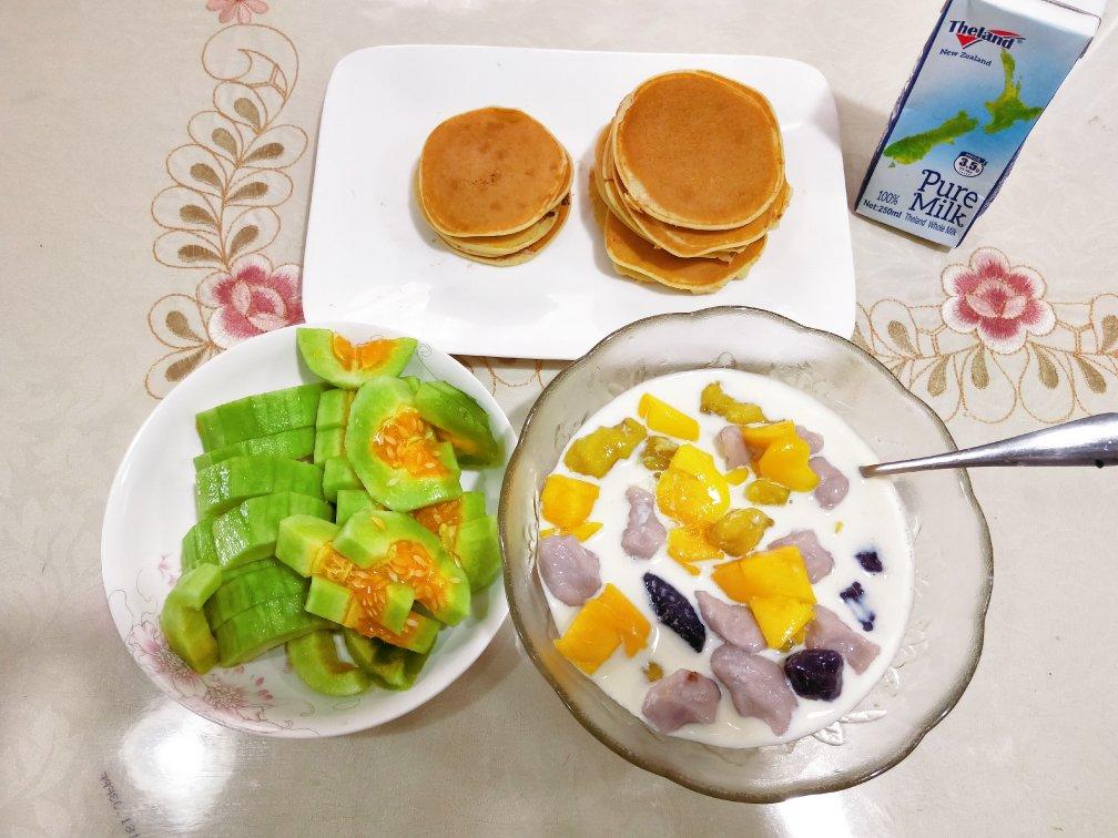 8月+宝宝辅食                                                                    香蕉鸡蛋松饼