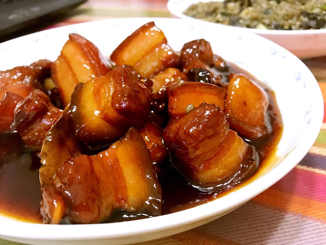 吃着碗里望着锅里的红烧肉