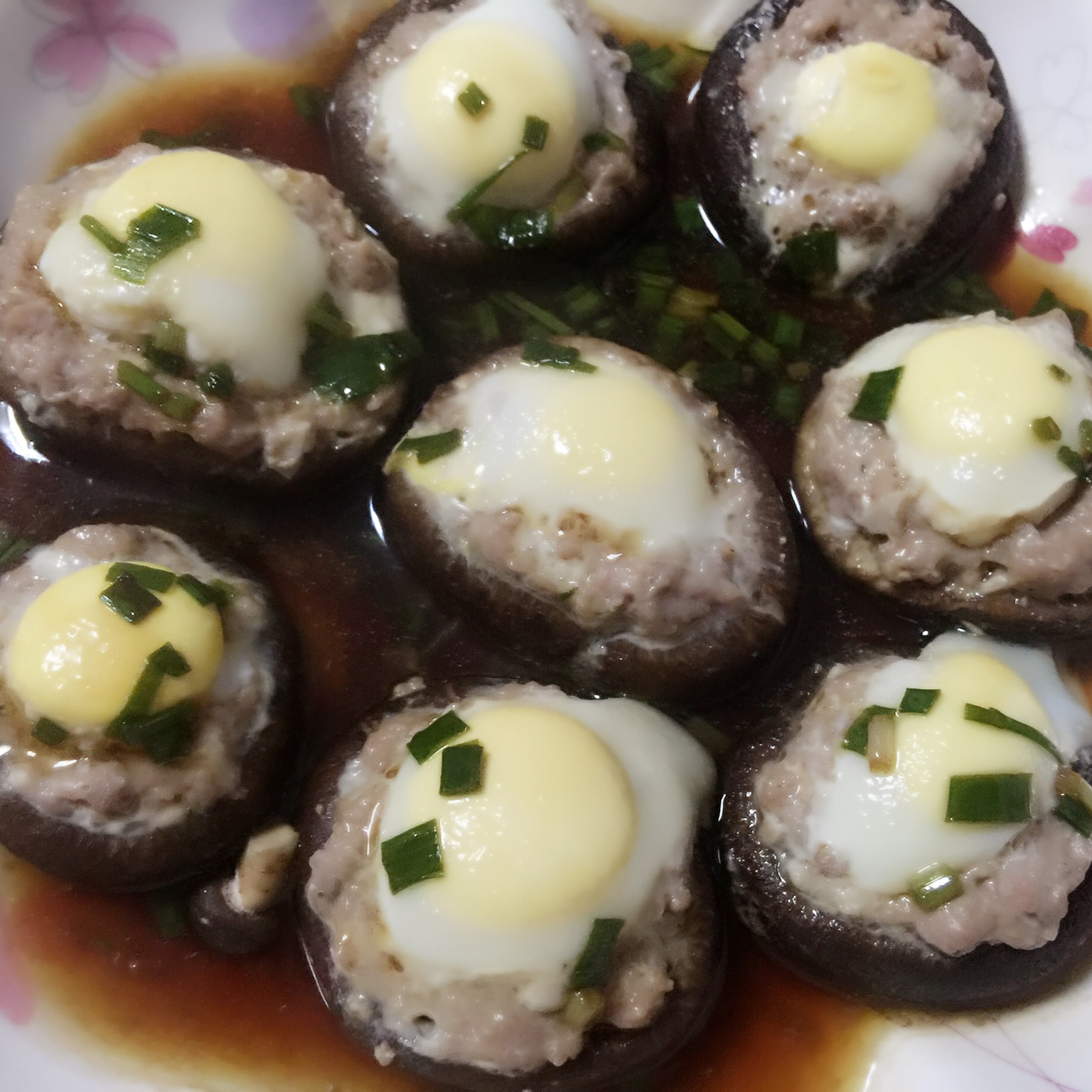 青草&青草做的香菇肉末蒸鹌鹑蛋