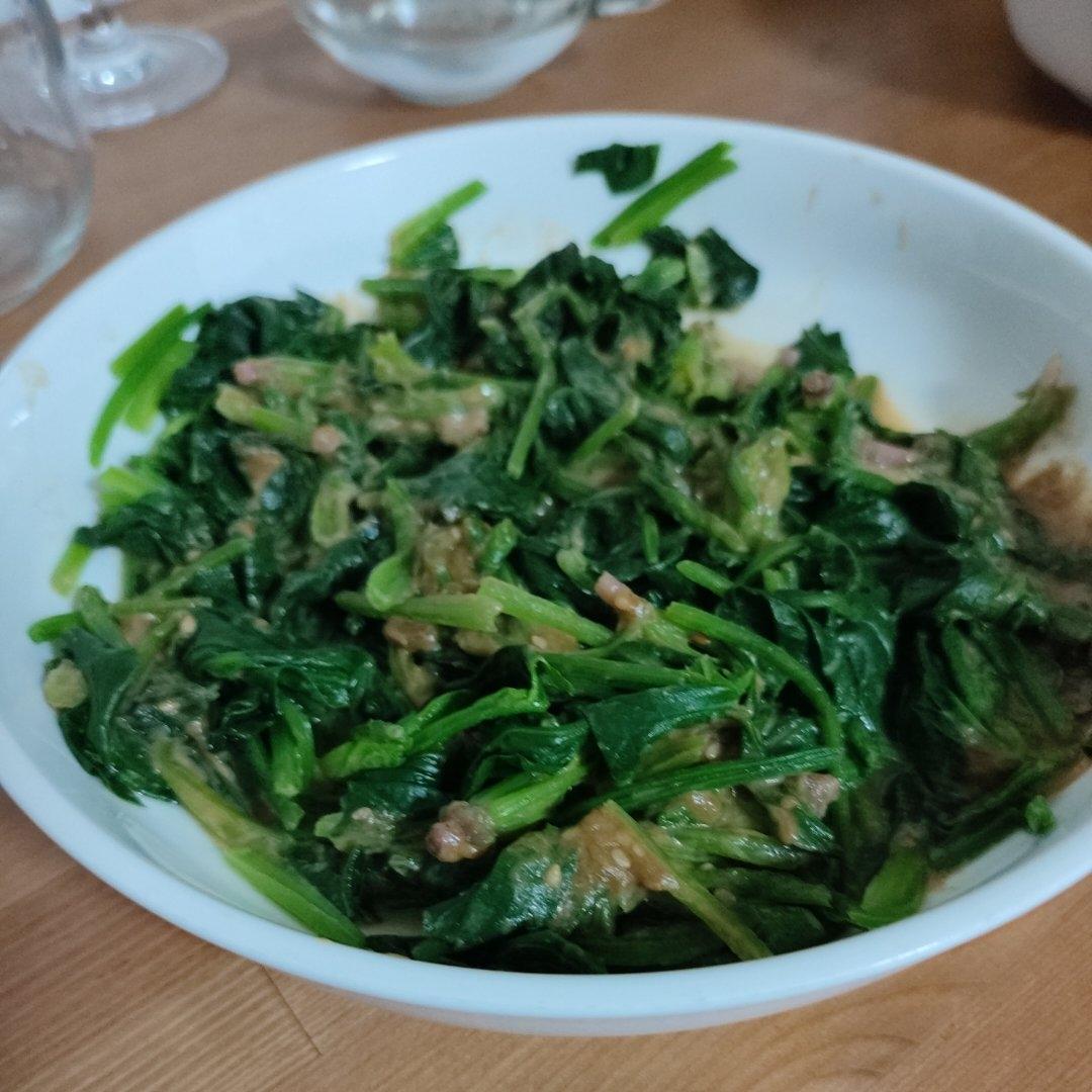 老少都爱吃的麻酱拌菠菜