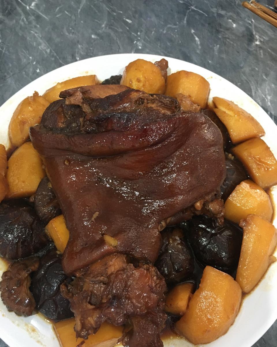 年夜菜经典：发财就手 | 吃不腻的金钱红烧猪肘