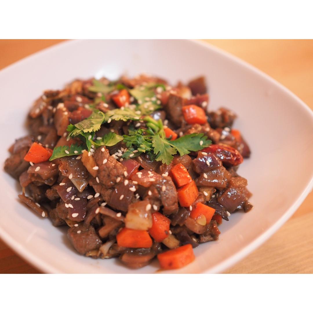 孜然洋葱炒牛肉粒
