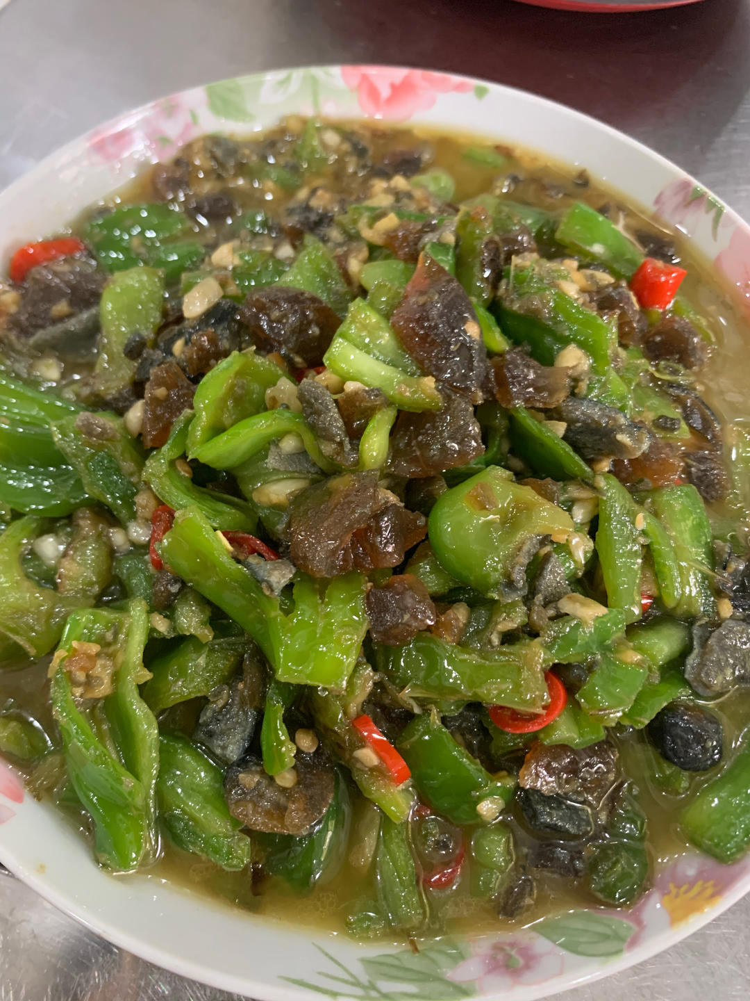 去湘菜馆一定要点的辣椒擂皮蛋‼️炒鸡快手下饭💖