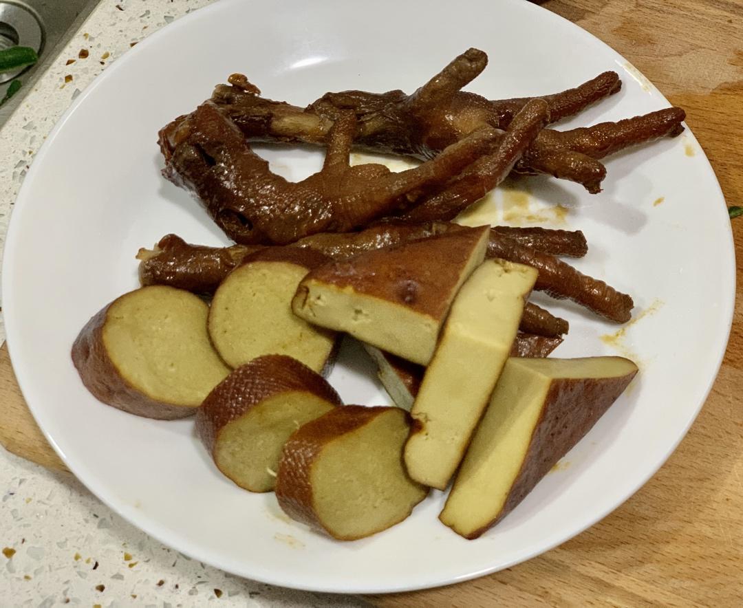 街边风味卤鸡爪卤菜
