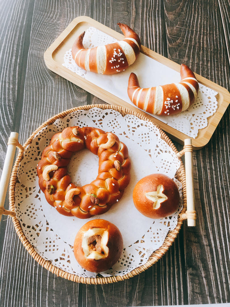 圣诞花环 & 碱水面包    （花环、牛角、开口笑）
