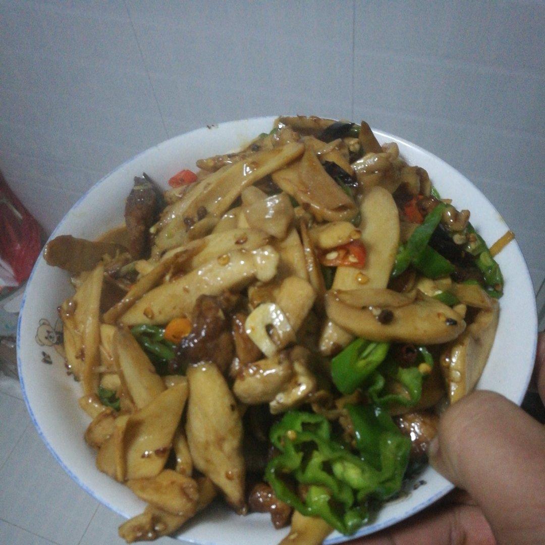 鸡腿菇炒肉