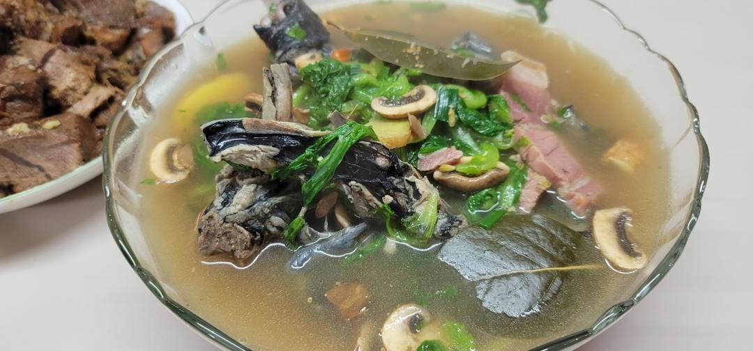清淡的丝乌鸡|蘑菇汤
