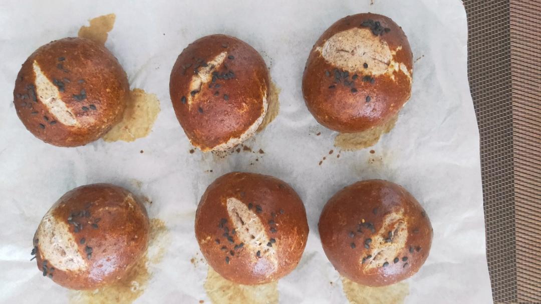 超快手的德国碱水球