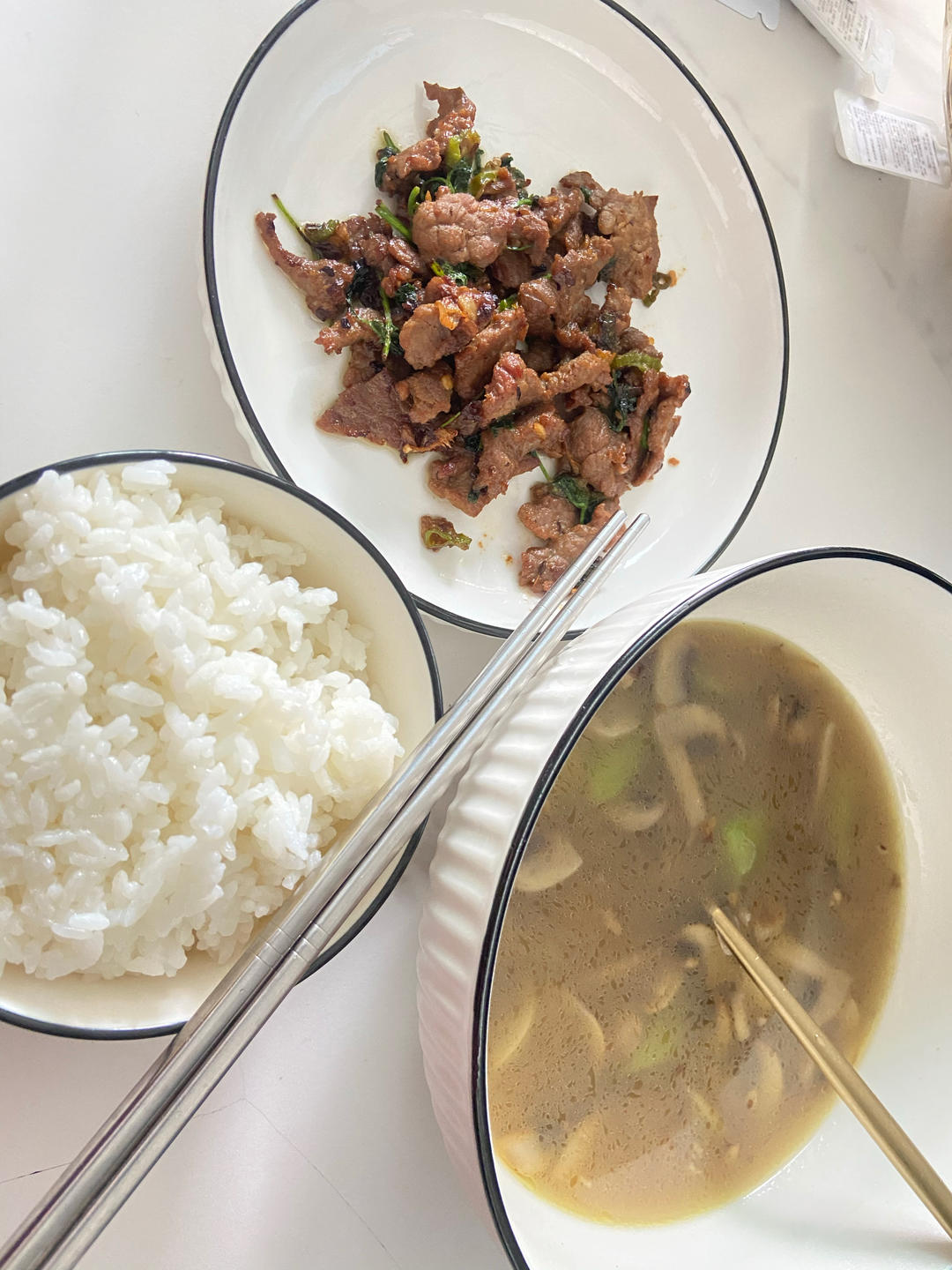 用一种调味料做丝瓜口蘑鲜汤