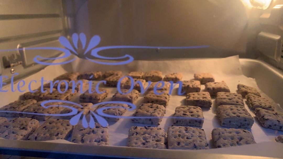 全麦苏打饼干(芝麻咸味饼干，无糖少油，简单健康，健身好搭档)