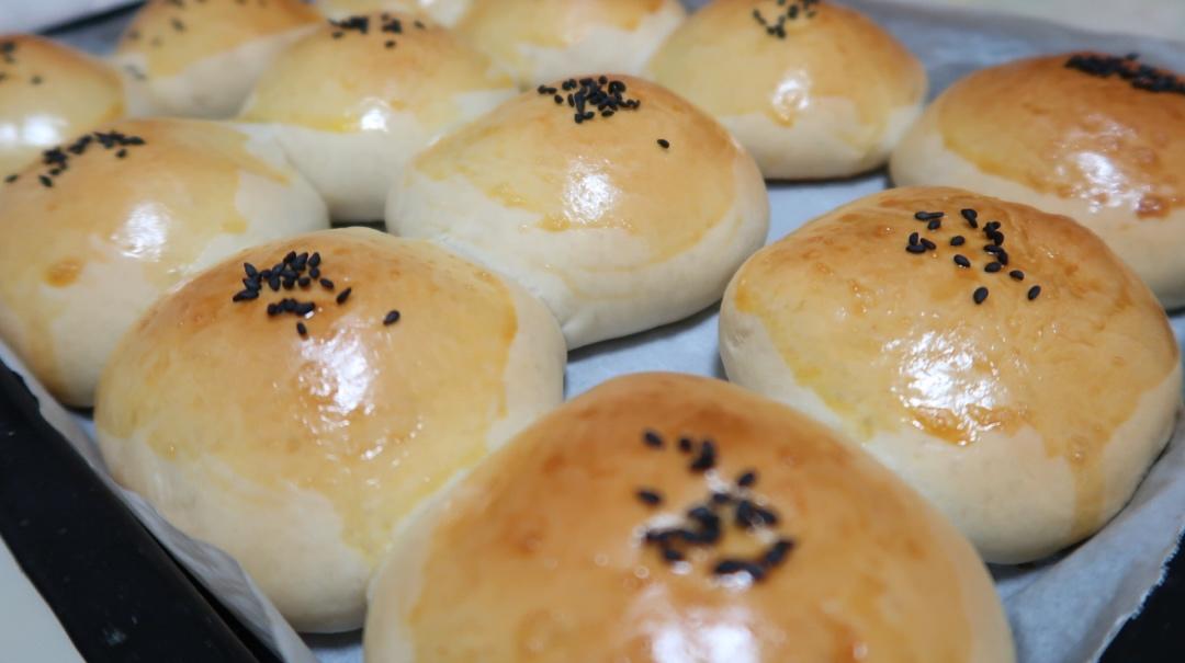 鲜奶红豆包