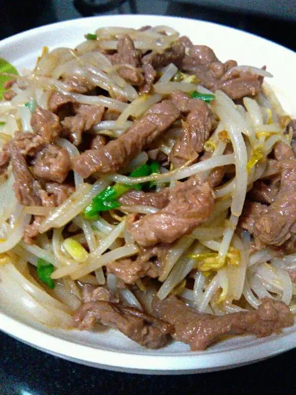 牛肉炒豆芽的做法