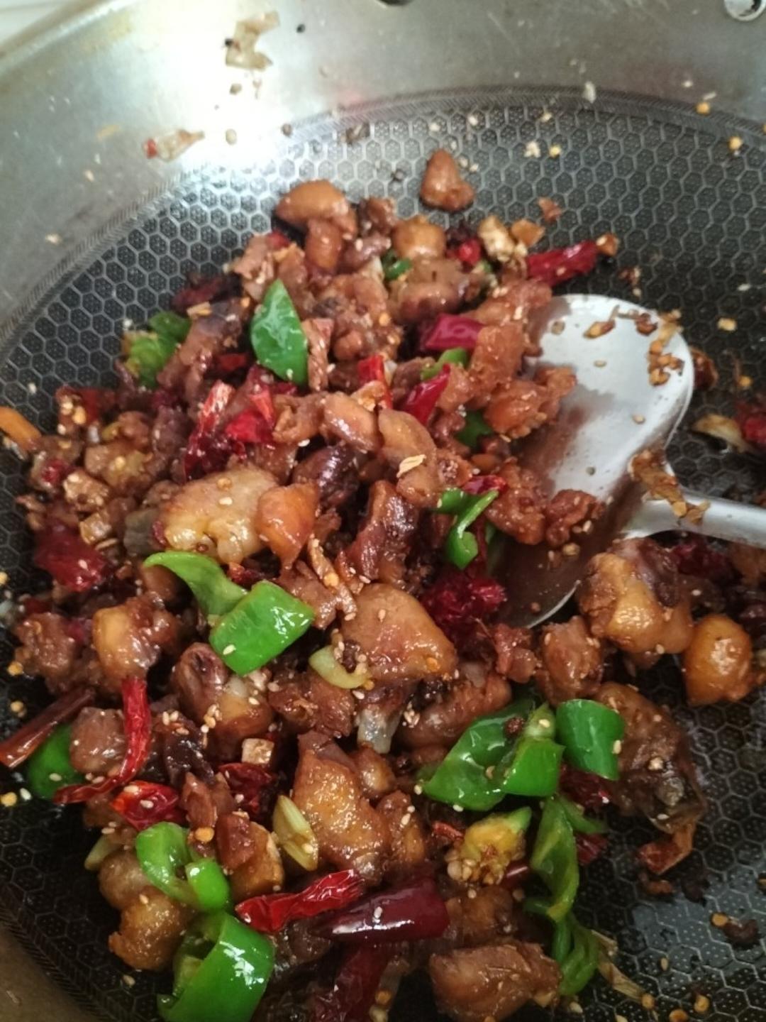 辣子炒鸡（干煸辣子鸡）