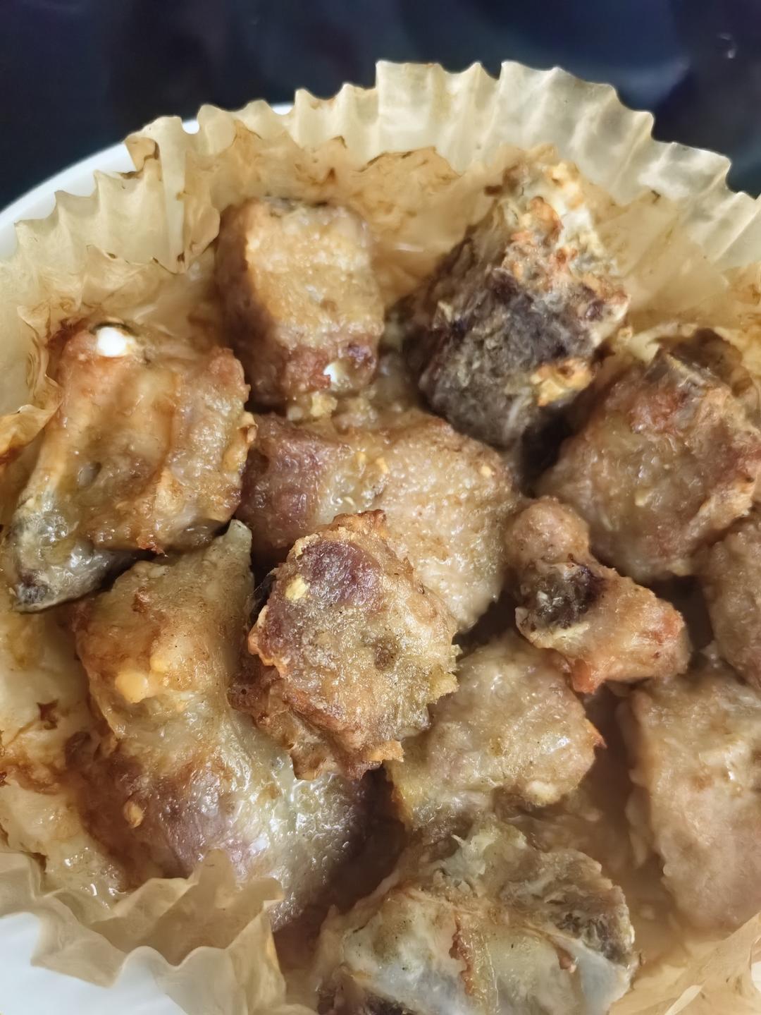 我家排骨从不红烧，加一些大蒜，出锅香喷喷，孩子吃完舔手指