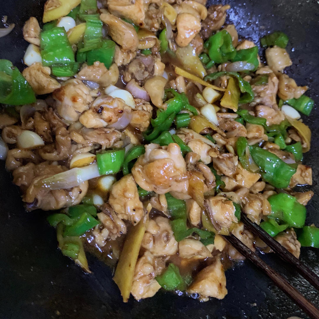 厨师长教你：“爆炒土鸡”的家常做法，只需油盐酱醋，味道非常赞