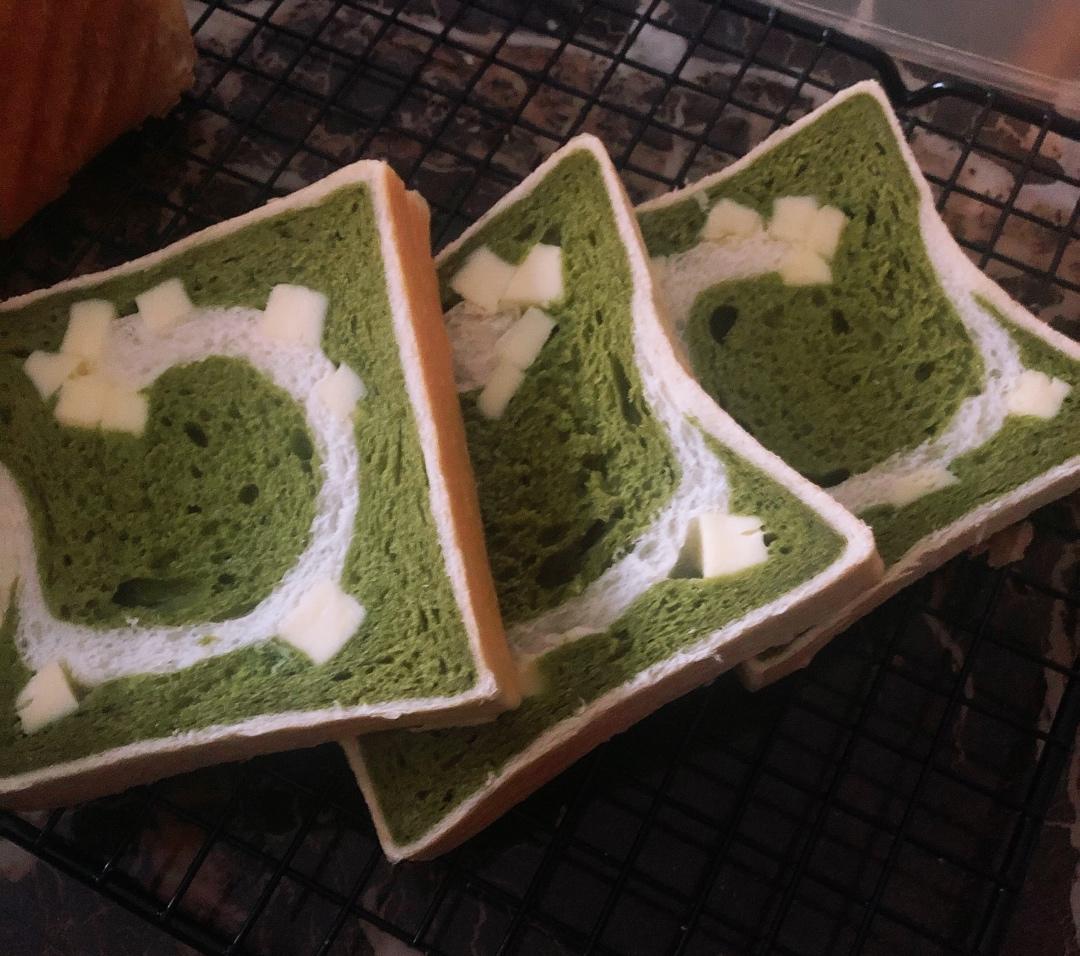 清香柔软的抹茶红豆吐司