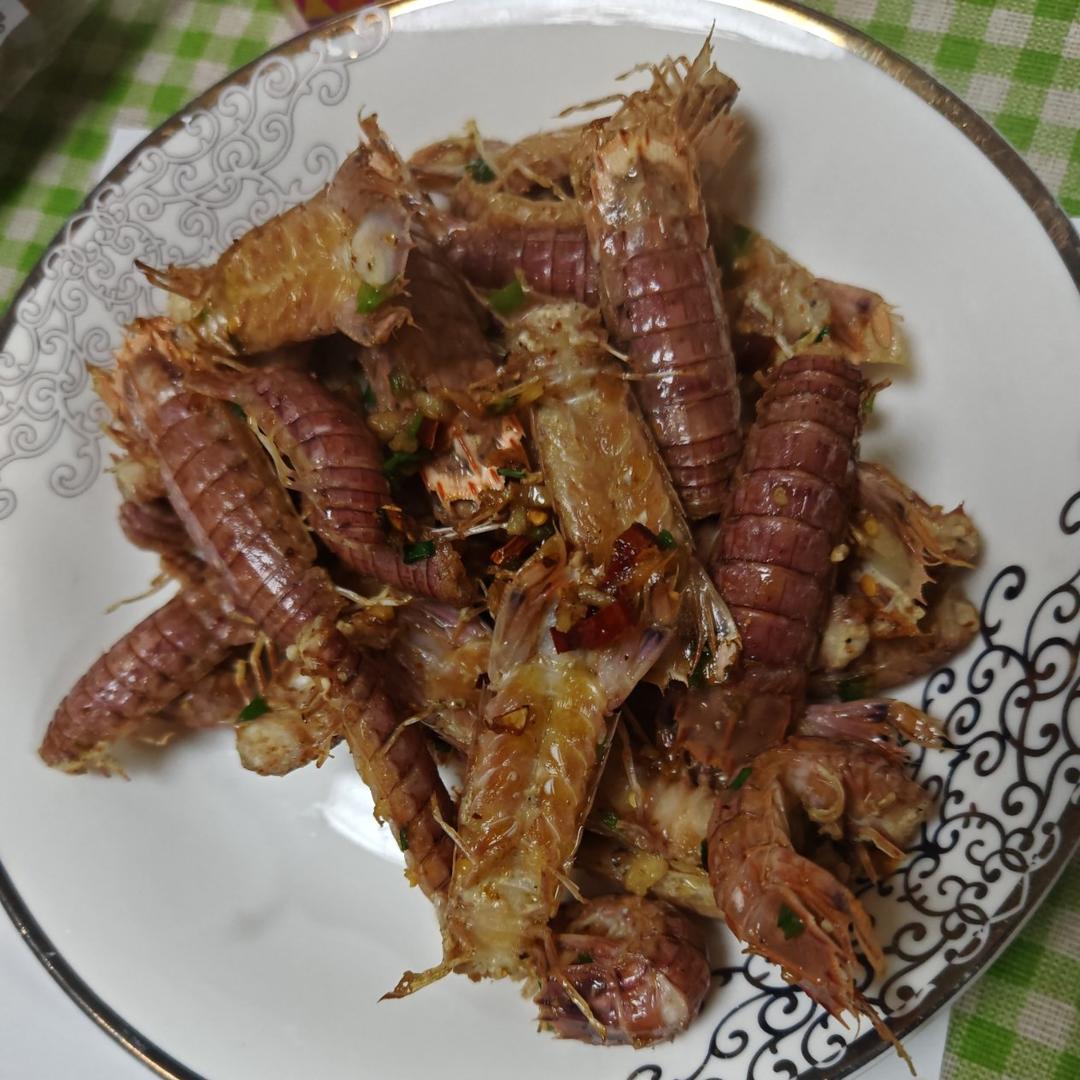 无油炸版的椒盐皮皮虾和巧拨虾壳的方法