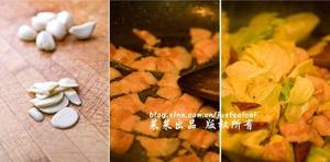 干锅培根手撕包菜的做法 步骤2