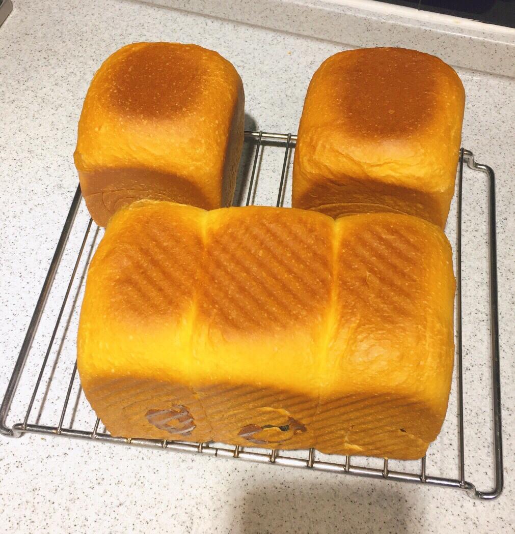 吐司方包，女儿说和来自台湾的爸爸糖一样好看好吃。零失败（是指我个人制作没有失败过）。