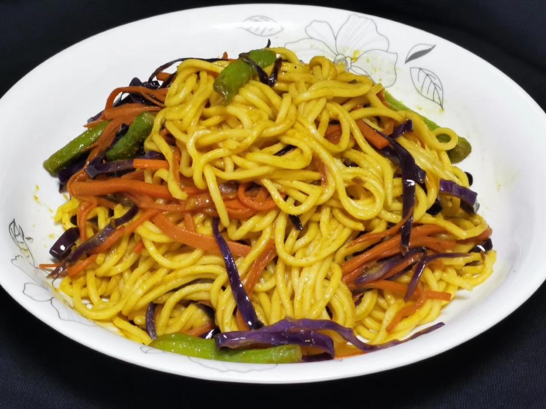 咖喱炒面（紫椰菜咖喱炒面）