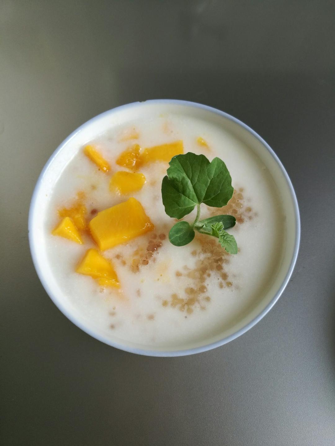 芒果沙做的芒果椰汁西米露