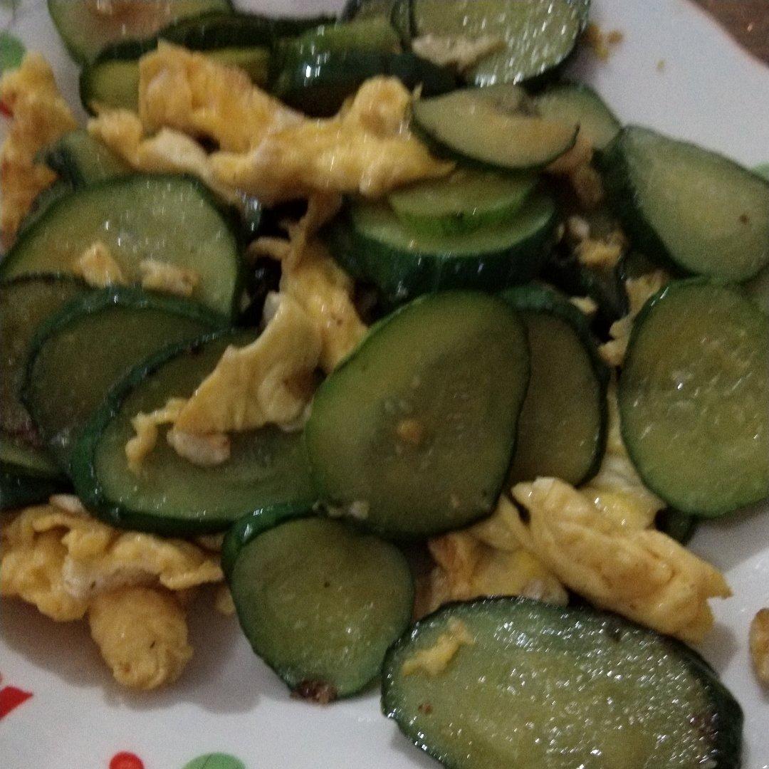 黄瓜炒鸡蛋