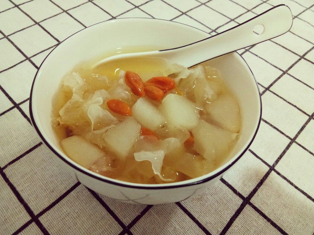 冰糖银耳雪梨汤
