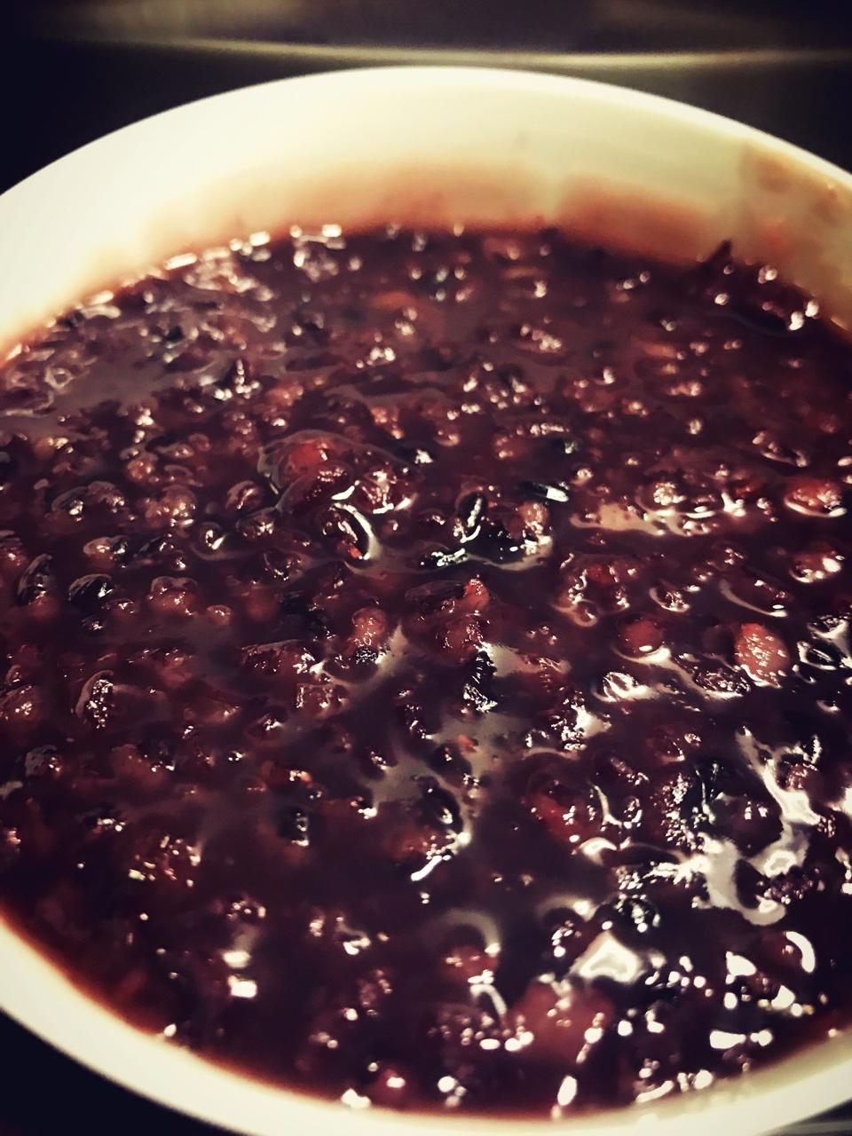 陌上繁华做的养生黑米粥