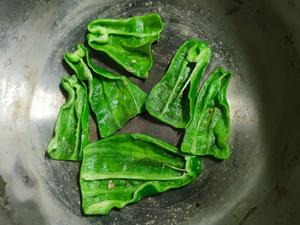 夏天小凉菜——青椒拌茄子丝的做法 步骤4