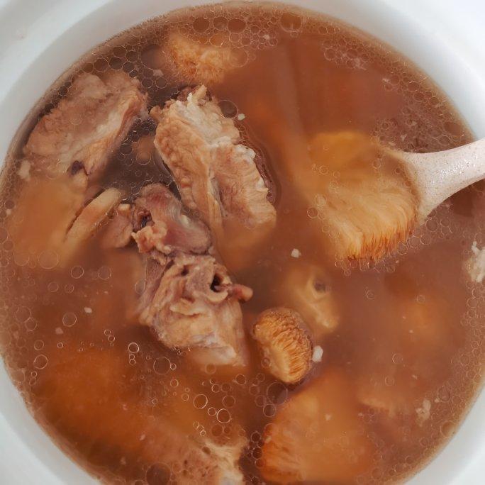 猴头菇排骨养胃汤（行气、暖胃）