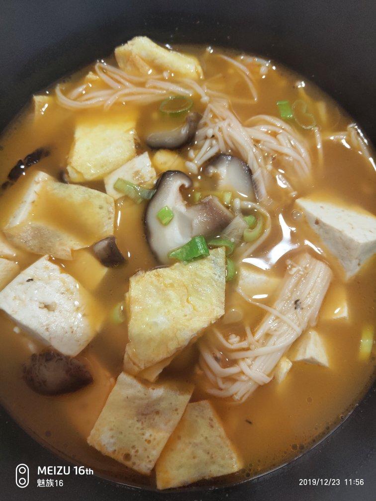 西红柿菌菇豆腐汤