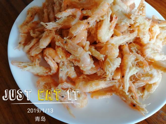 酥炸小白虾~~满口酥脆鲜香，可以当孩子零食的补钙佳品的做法