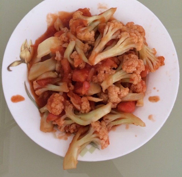 又到减肥季--番茄炒菜花