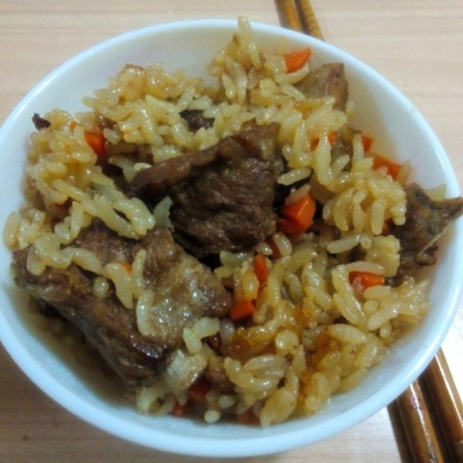 喷香排骨焖饭（爆好吃）