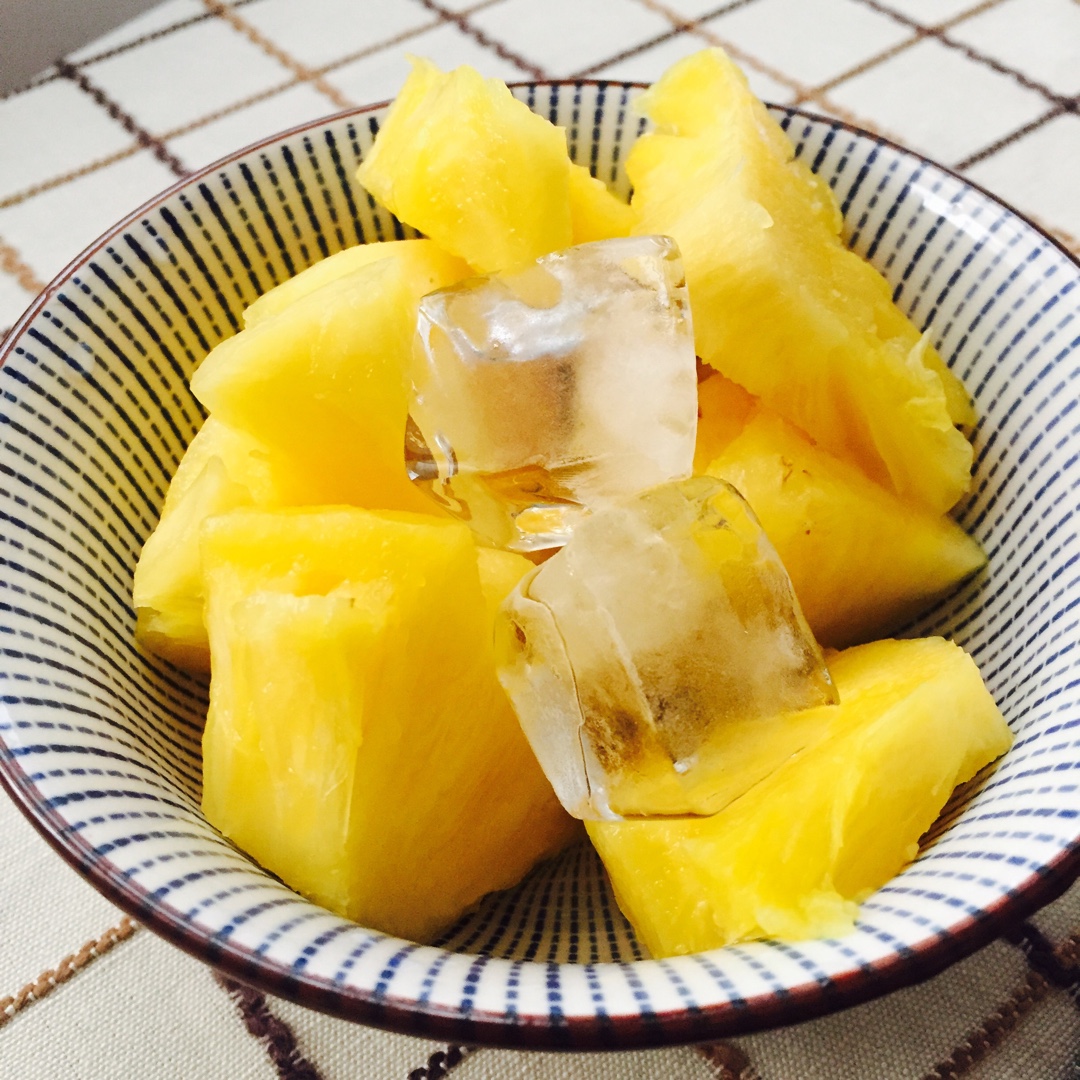在家切凤梨（菠萝）—阿Q私家小厨