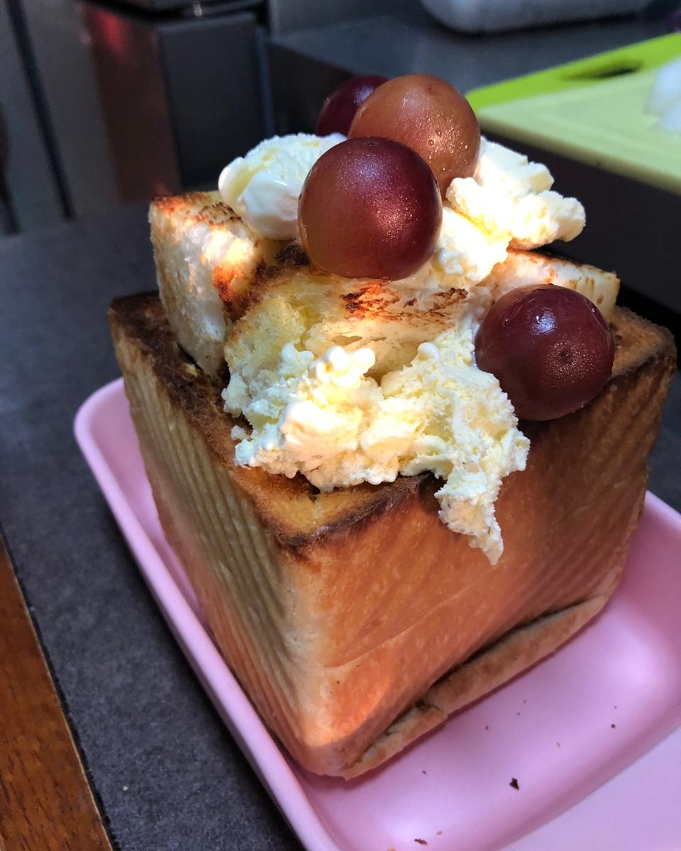 冰淇淋水果厚多士