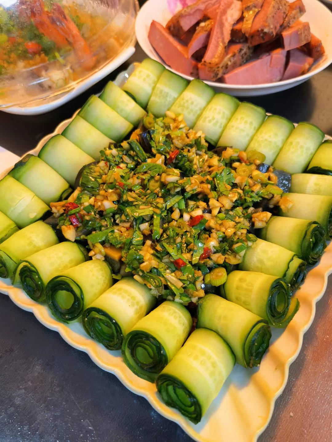 两种常见食材/做颜值担当的「凉拌皮蛋黄瓜🥒」