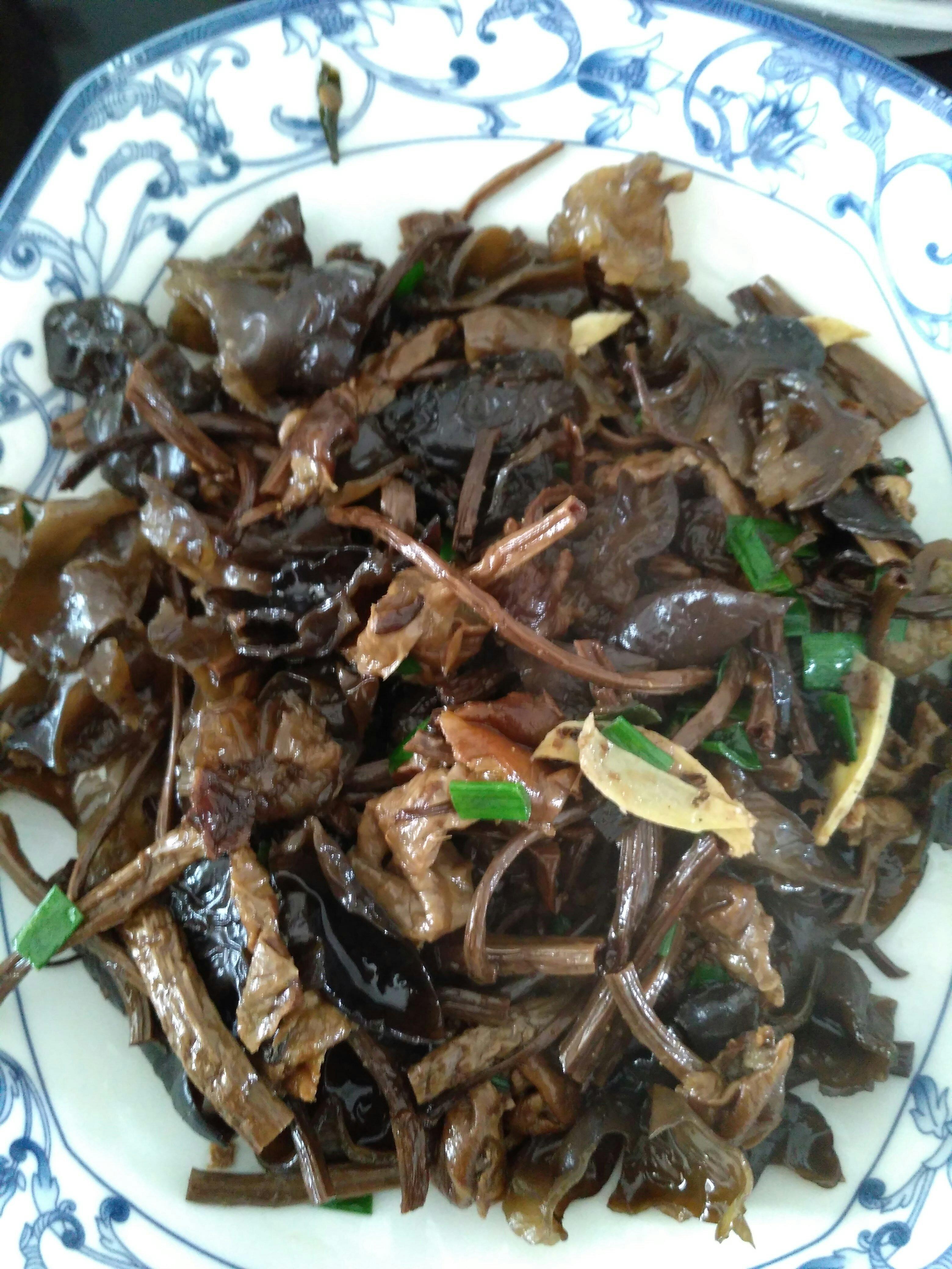 茶树菇炒木耳的做法