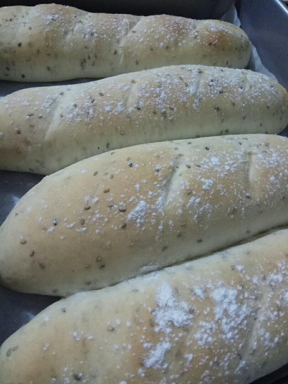 黑芝麻咸棍面包