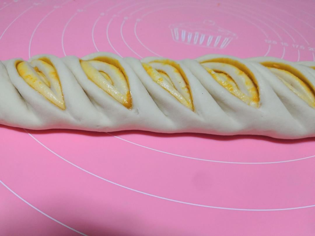 超级宣软咸蛋黄花卷（有快速手工和面视频）