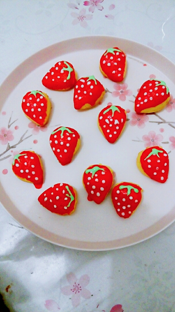 草莓造型迷你蛋糕的做法