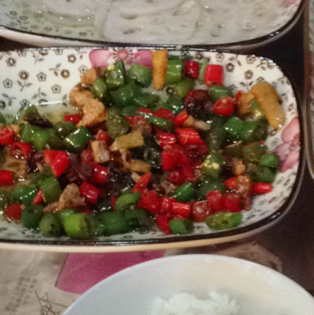 尖椒香炒鸡丁
