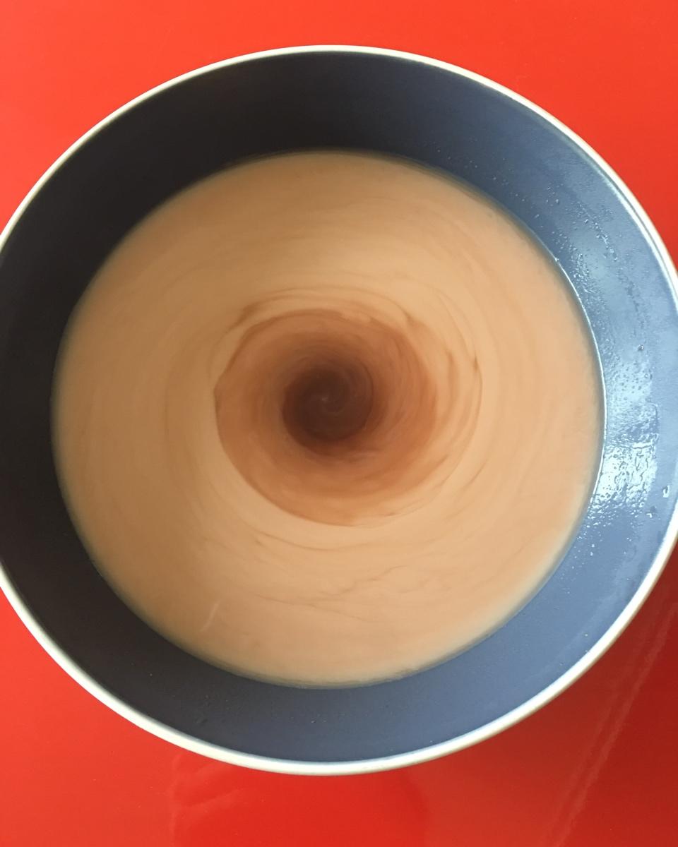 红枣红豆薏仁牛奶粥