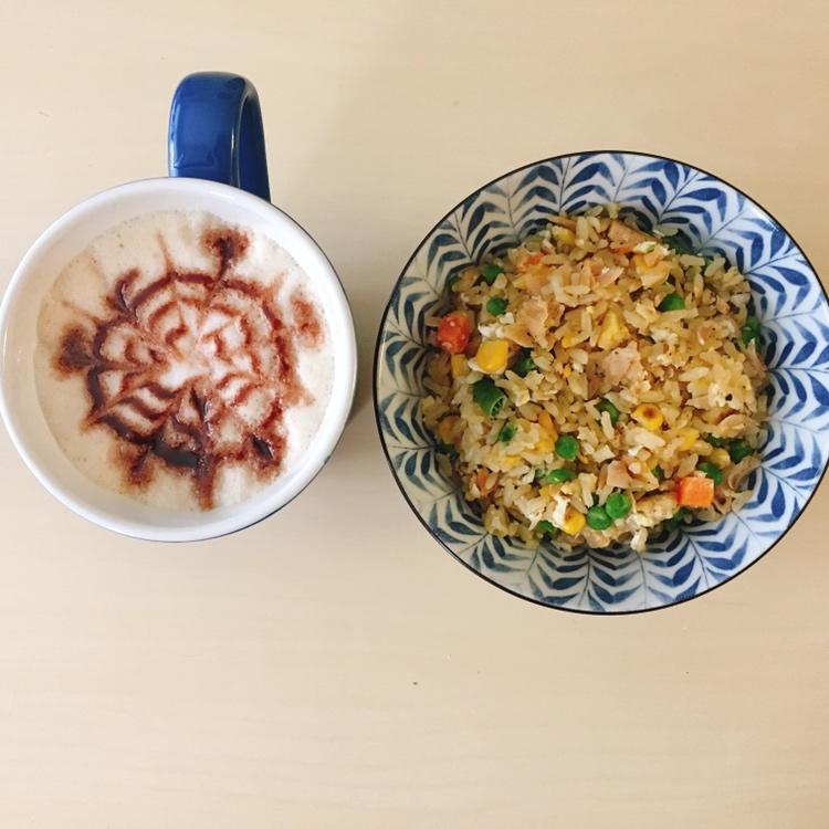 糙米金枪鱼蛋炒饭