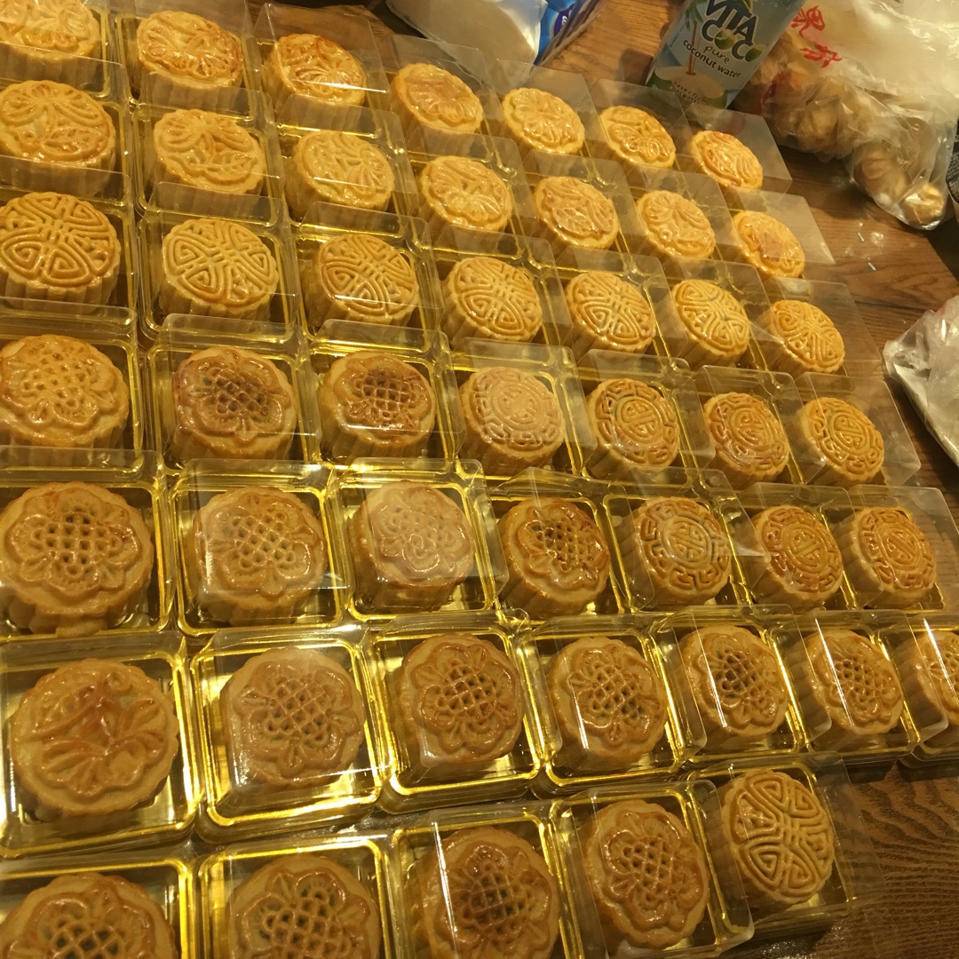 广式月饼—蛋黄莲蓉月饼