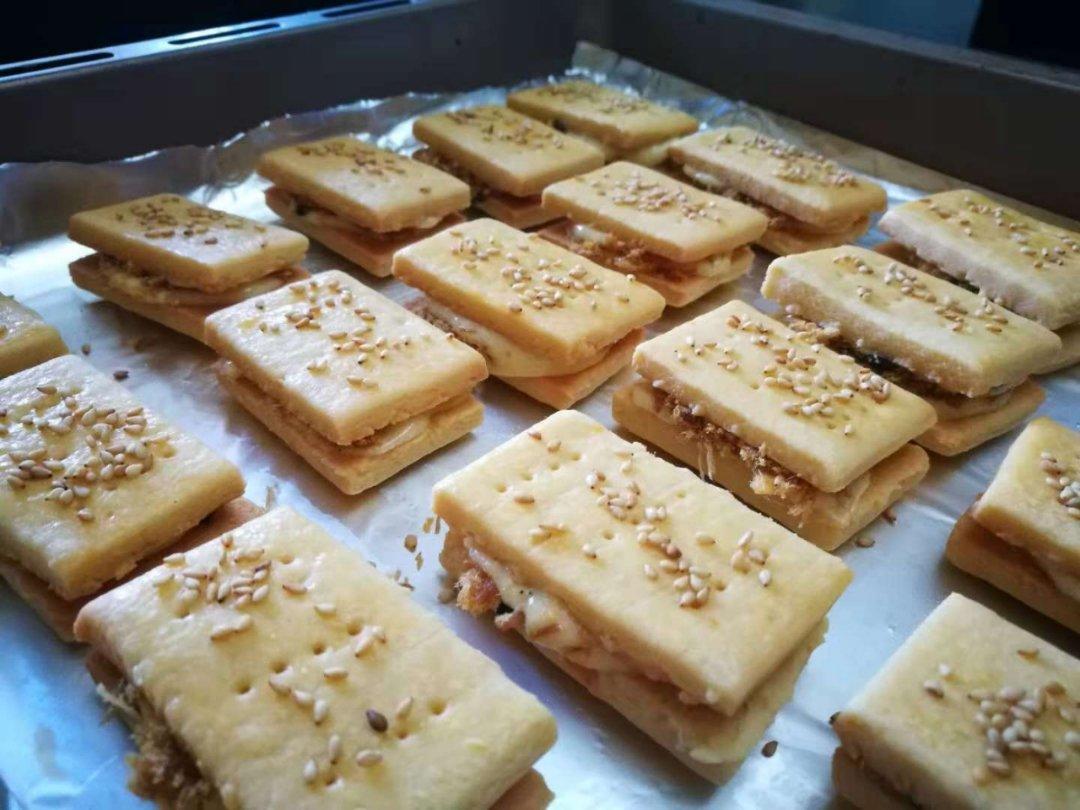 咸蛋黄肉松牛轧酥